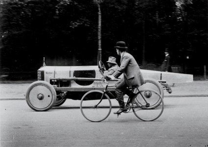 Bunny III, Avenue des Acacias, Paris, 1912
