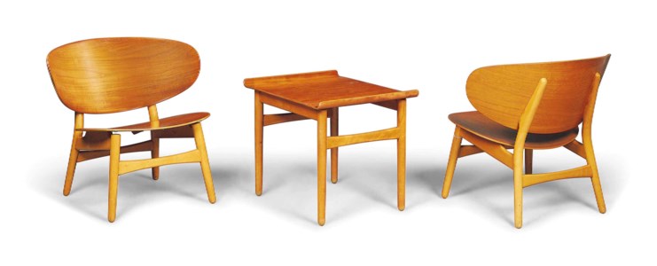 A PAIR OF SHELL CHAIRS, MODEL 'FH1936', AND A COFFEE TABLE, MODEL 'FH1937', DESIGNED 1948