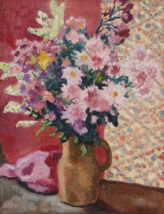 Fleurs roses au pichet en terre