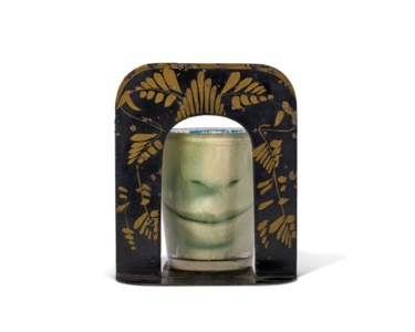 Pot en Verre Entouré par Cadre (Glass Jar Surrounded by Frame)