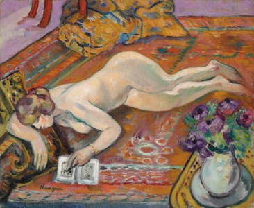 "Grenouillette" couchée sur le tapis