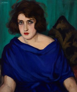 Portrait d'une jeune femme en robe bleue