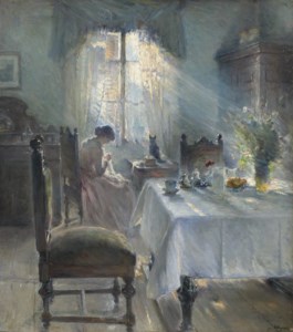 Interiør med kvinde som syr (Woman sewing in an interior)