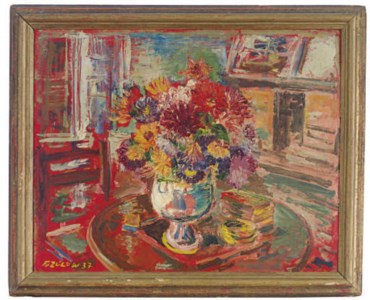 Herbst Blumen: Still life of a vase of flowers on a table in an interior setting