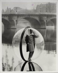 Simone, Bubble, Seine, Paris, 1963