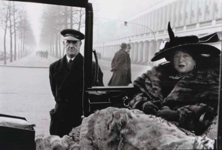 Mrs. Eveleigh Nash at Buckingham Palace Mall, London, 1953