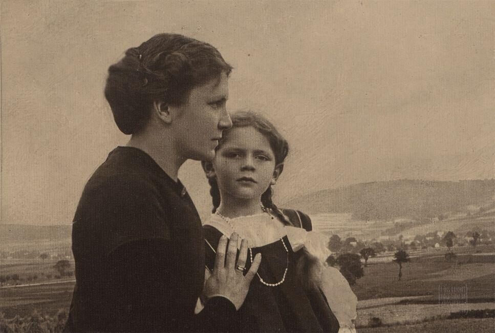 Helene and Annemarie Erfurth, Niederneukirch
