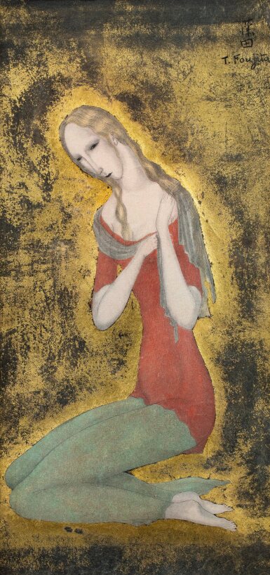 Jeune femme agenouillée