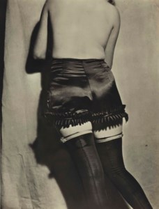 'Pantalon Tentation' en satin noir, gros ruches en ruban autour des jambs, Paris, 1932