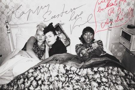 Kate Moss, Shalom Harlow, and Naomi Campbell in bed, 1996