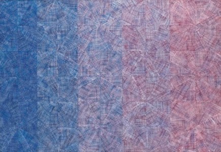 Vibrazione nello spazio totale: serialità progressiva con variazione cromatica