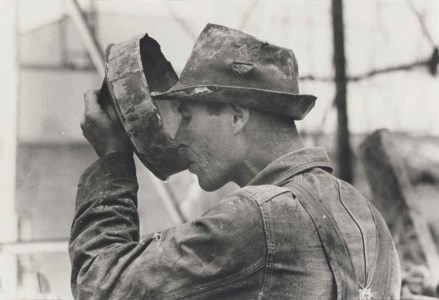 Oil field worker drinking water, Kilgore, Texas, April 1939