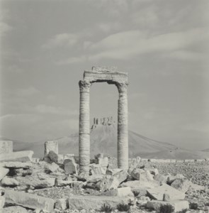 Columns with Mountain, Palmyra, Syrie, 1995