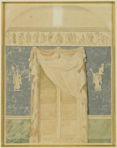 Porte entourée de tentures et de peintures antiques