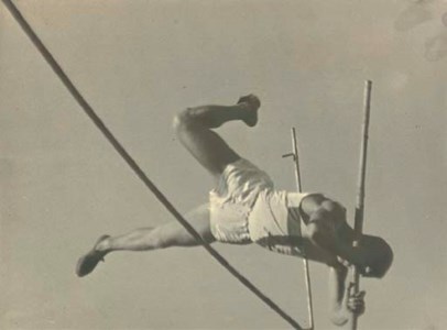 Pryzhok s shestom [Pole vault], 1936
