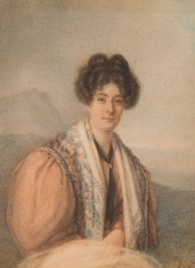 Portrait de jeune femme assise dans un paysage