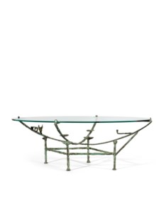 Table carcasse à la chauve-souris
