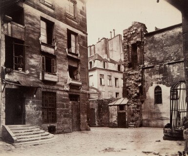 Cour, Saint-Julien-le-Pauvre