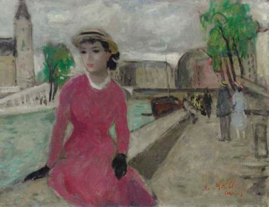 Euginie, assise sur les Quais Paris en face de la Conciergerie