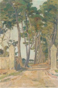 Waiting at the avenue entrance