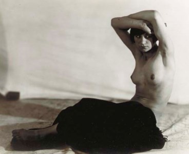 Untitled (Seated nude with drapery), 1922-1928