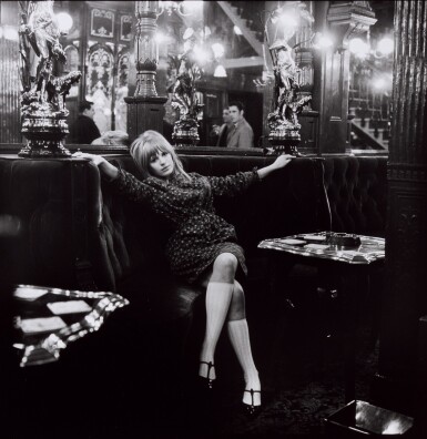Mariane Faithful at the Sailsbury pub, 1964