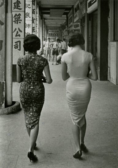 Yau Leung 邱良 | Two Women (Gloucester Road) 儷人行（告士打道）