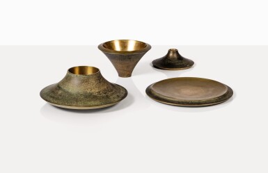 Trois vases et une coupe