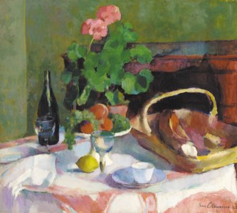 Un géranium en pot avec des fruits, du pain et une bouteille de vin sur la table
