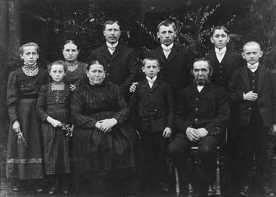 Family portrait (1911-1914)