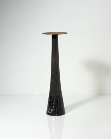 Attesa plinth