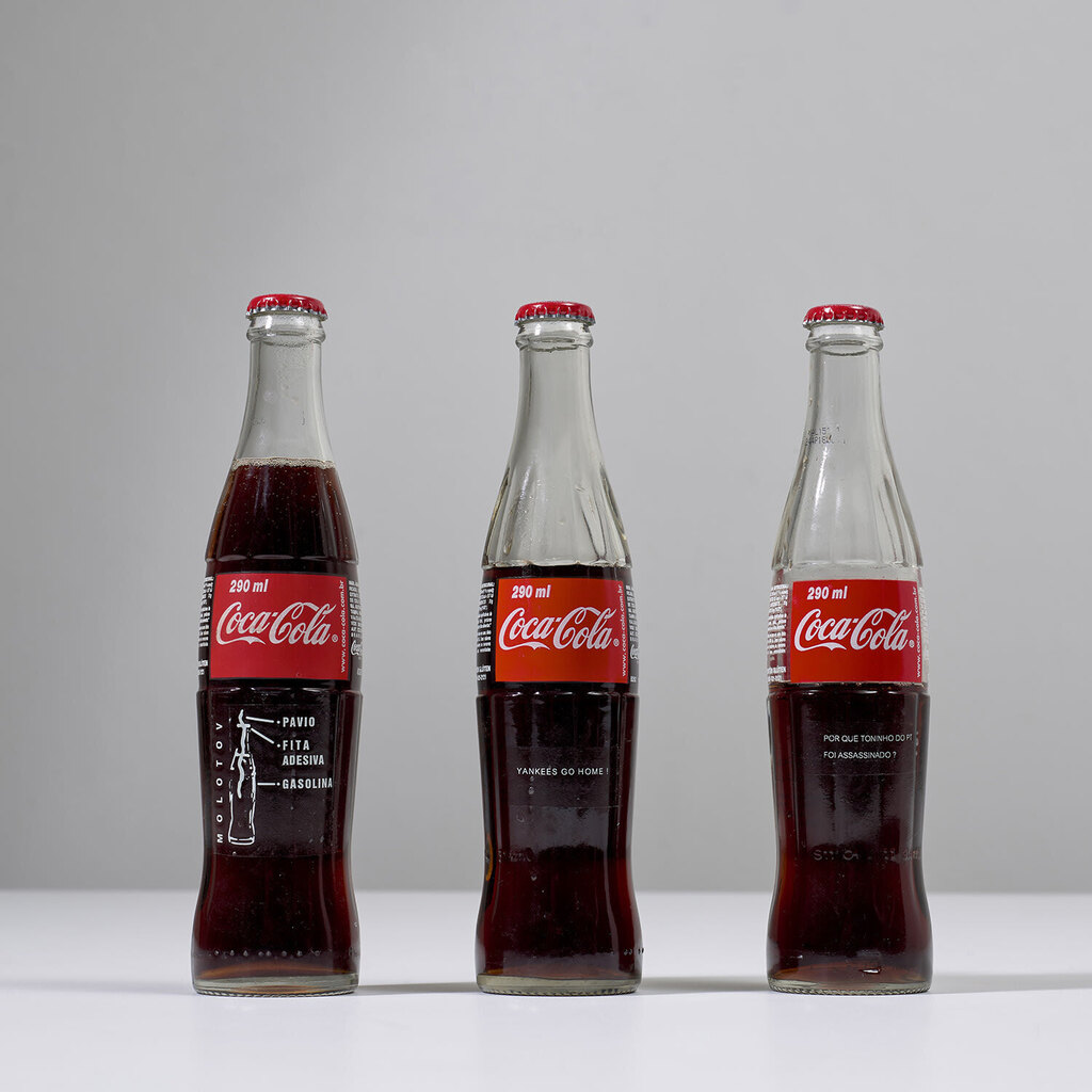 INSERÇÕES EM IDEOLÕGICOS: Projeto Coca-Cola (Insertions into Ideological Circuits: Coca-Cola Project)
