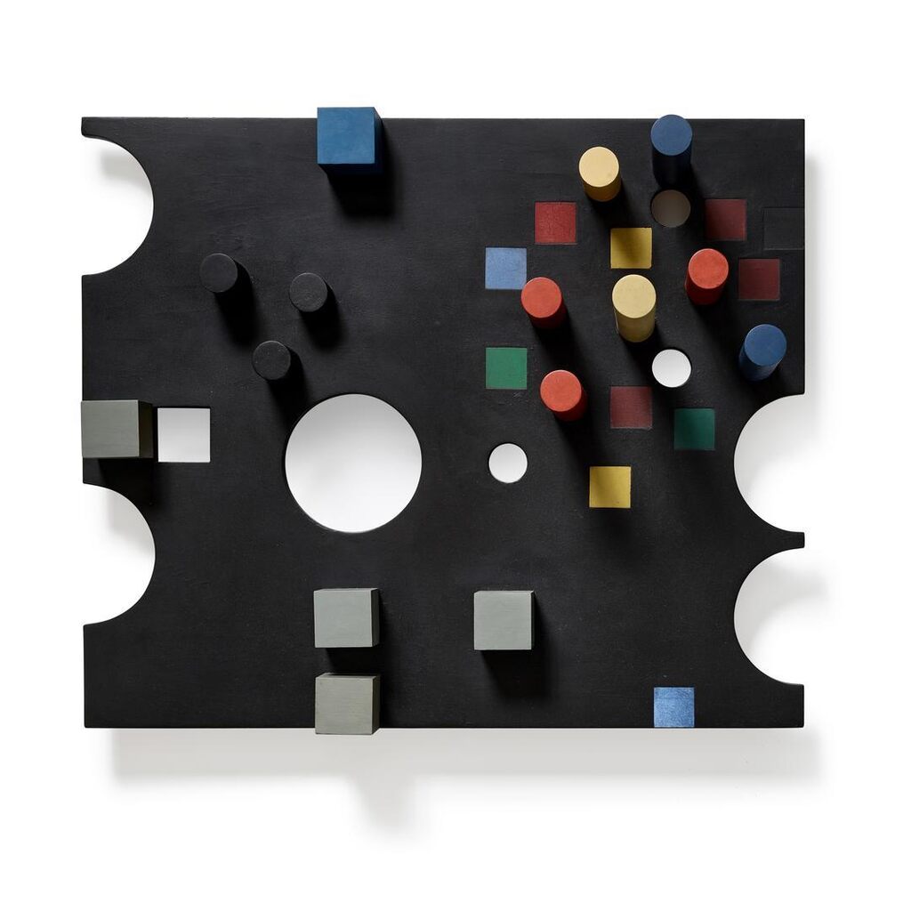 Sophie Taeuber-Arp, Relief rectangulaire, cercles découpés, carrés peints et découpés, cubes et cylindres surgissants