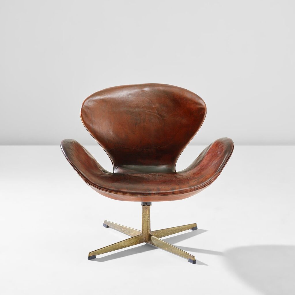 'Swan' swivel armchair from the SAS Royal Hotel, Copenhagen