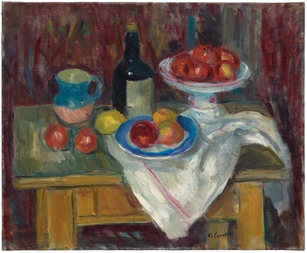 Compotier de fruits, bouteille et assiette