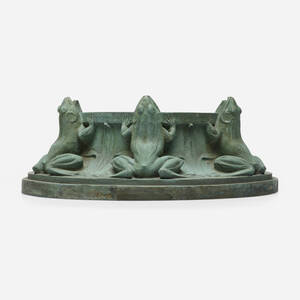 Fountain base with frogs