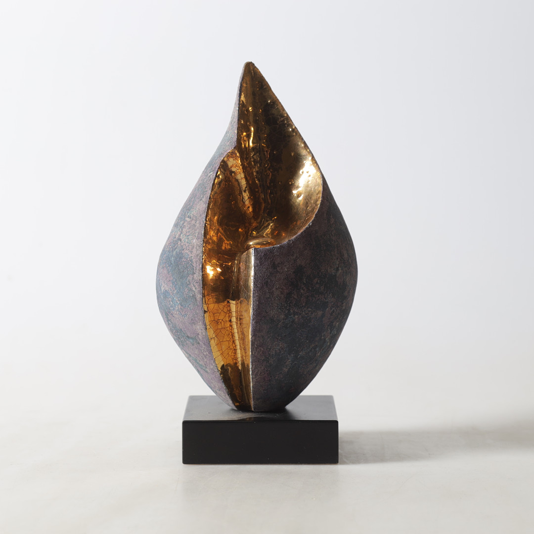 Skulptur, stengods, signerad.