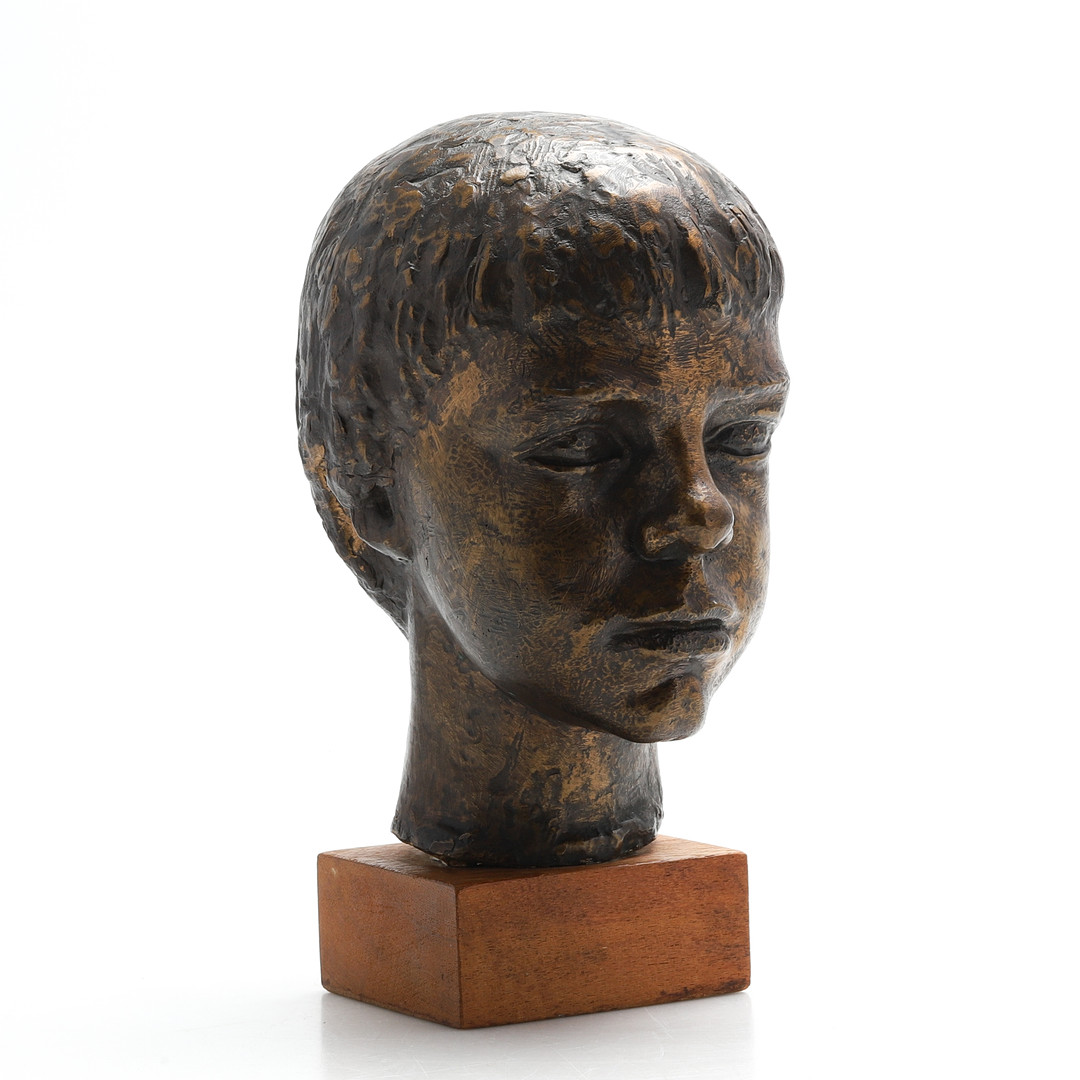 SKULPTUR, bronspatinerad gips, signerad.