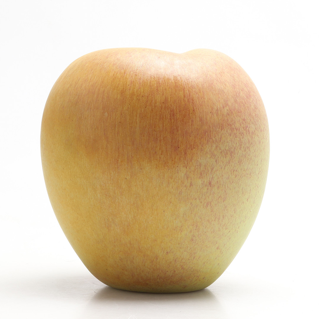 Skulptur, äpple, keramik, signerad.