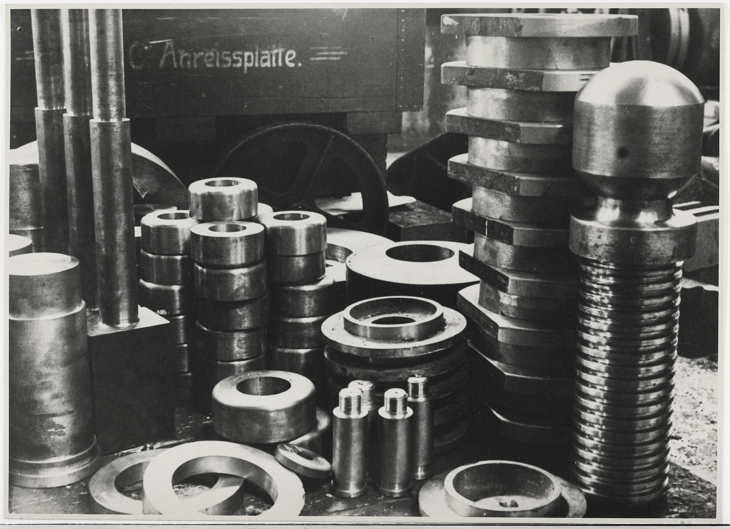 Albert Renger-Patzsch, Fotografie Industrie-Produkt, aus der Drehbank(30-237).