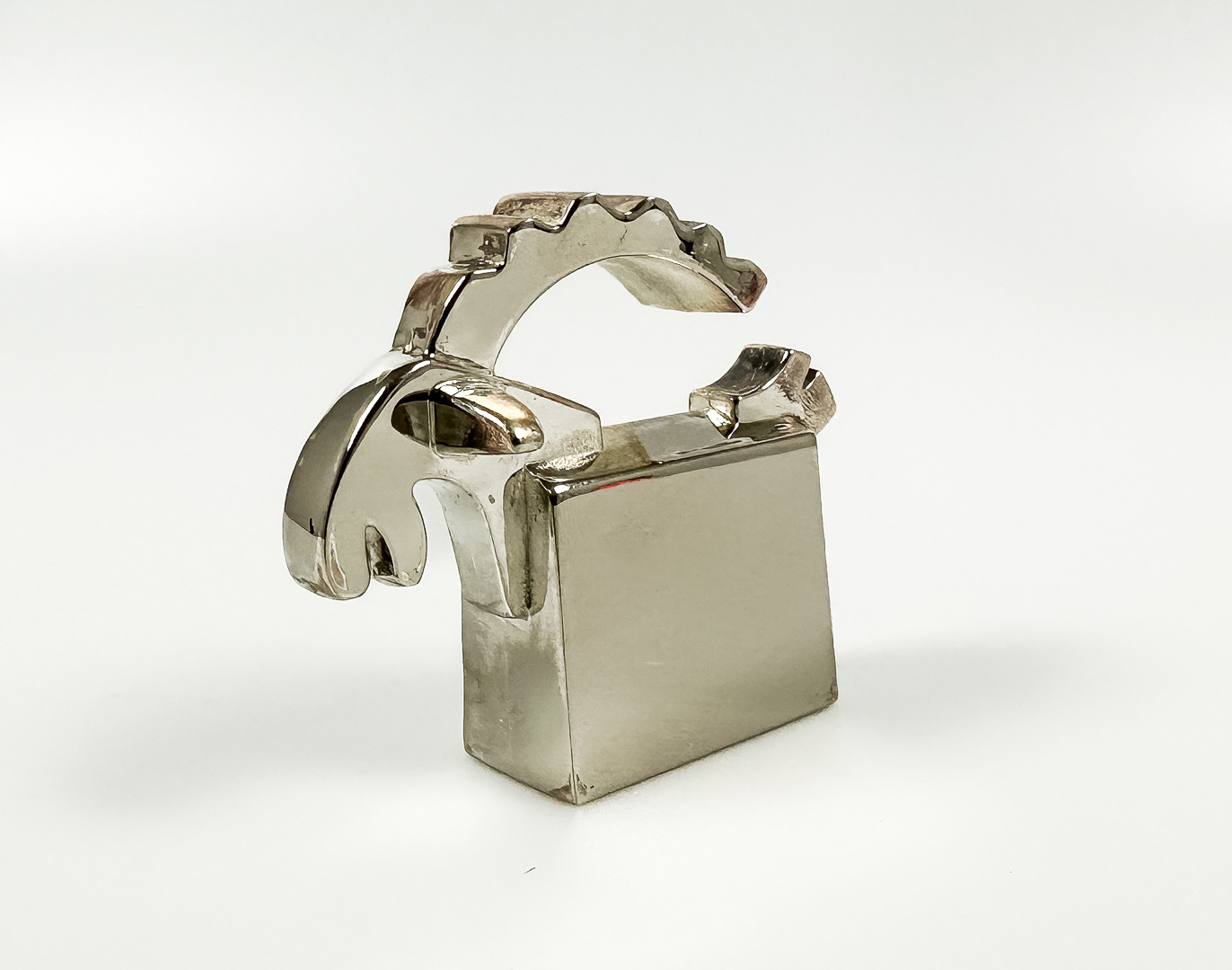 SKULPTUR, "Silverbocken", silverpläterad metall.