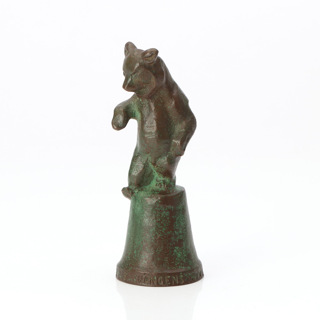 SKULPTUR. Patinerad brons. Björn. För Barnängen 1955.