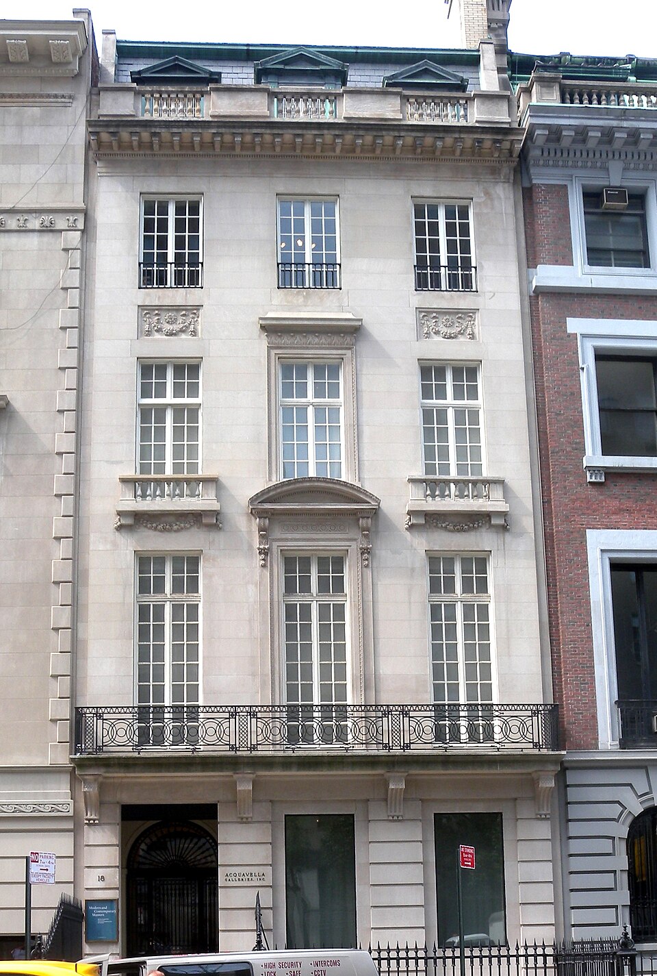 Acquavella Galleries logo