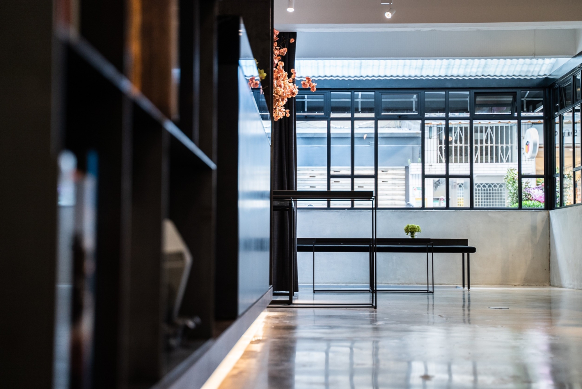 Lei Xiang Gallery 雷相畫廊 logo