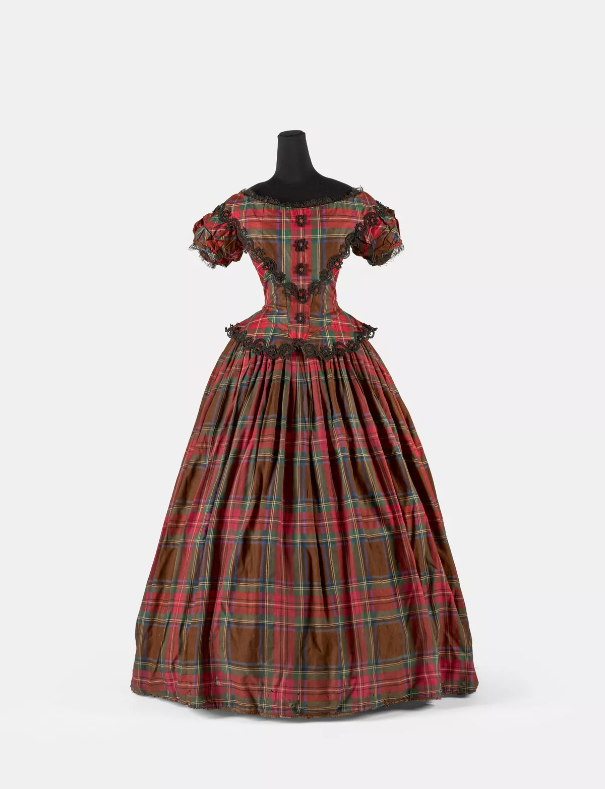 Dressed Up: Fashion & Photography 1850–1920