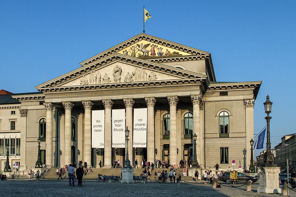 Bayerische Staatsoper logo