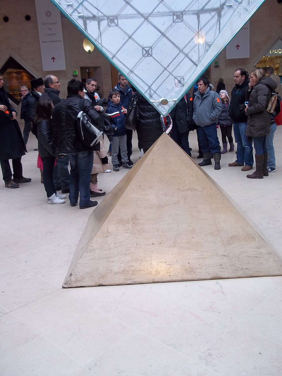 Carrousel du louvre logo