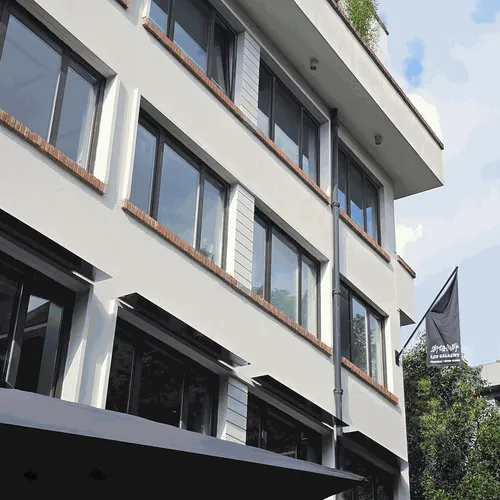 上海狮语画廊 logo