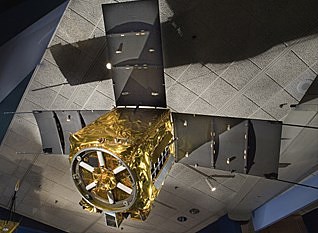 Looking at Earth May 8, 1986 – December 2, 2018 Air and Space Museum