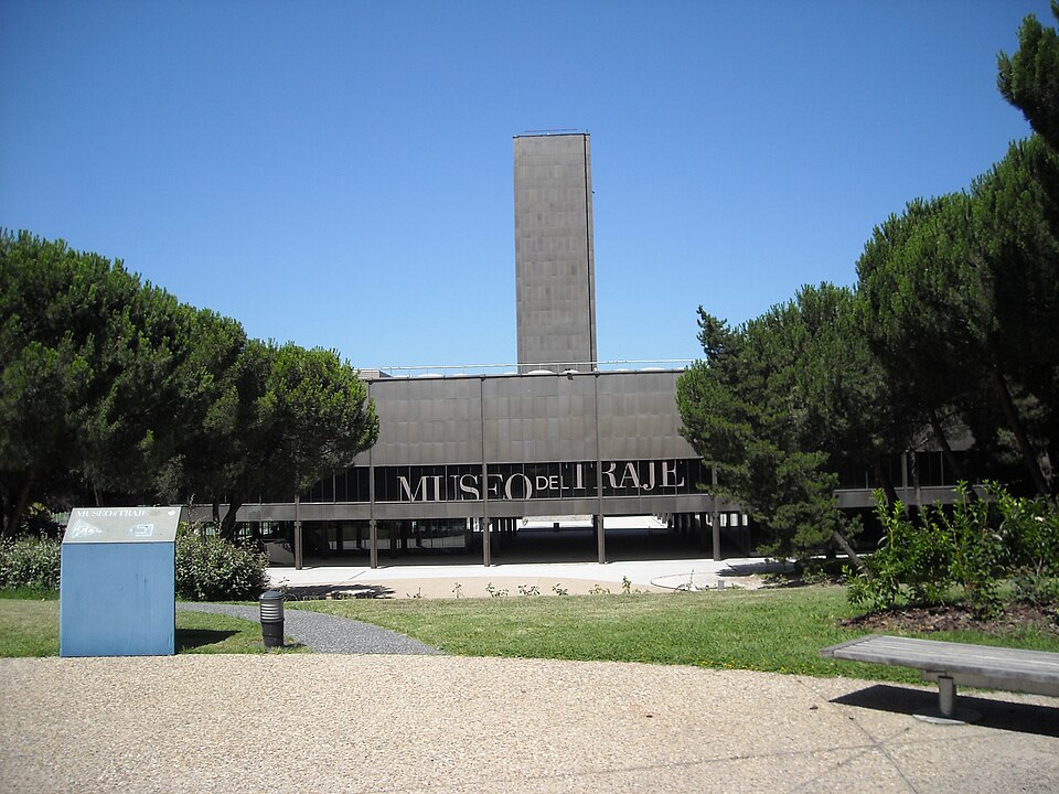 Museo del Traje logo